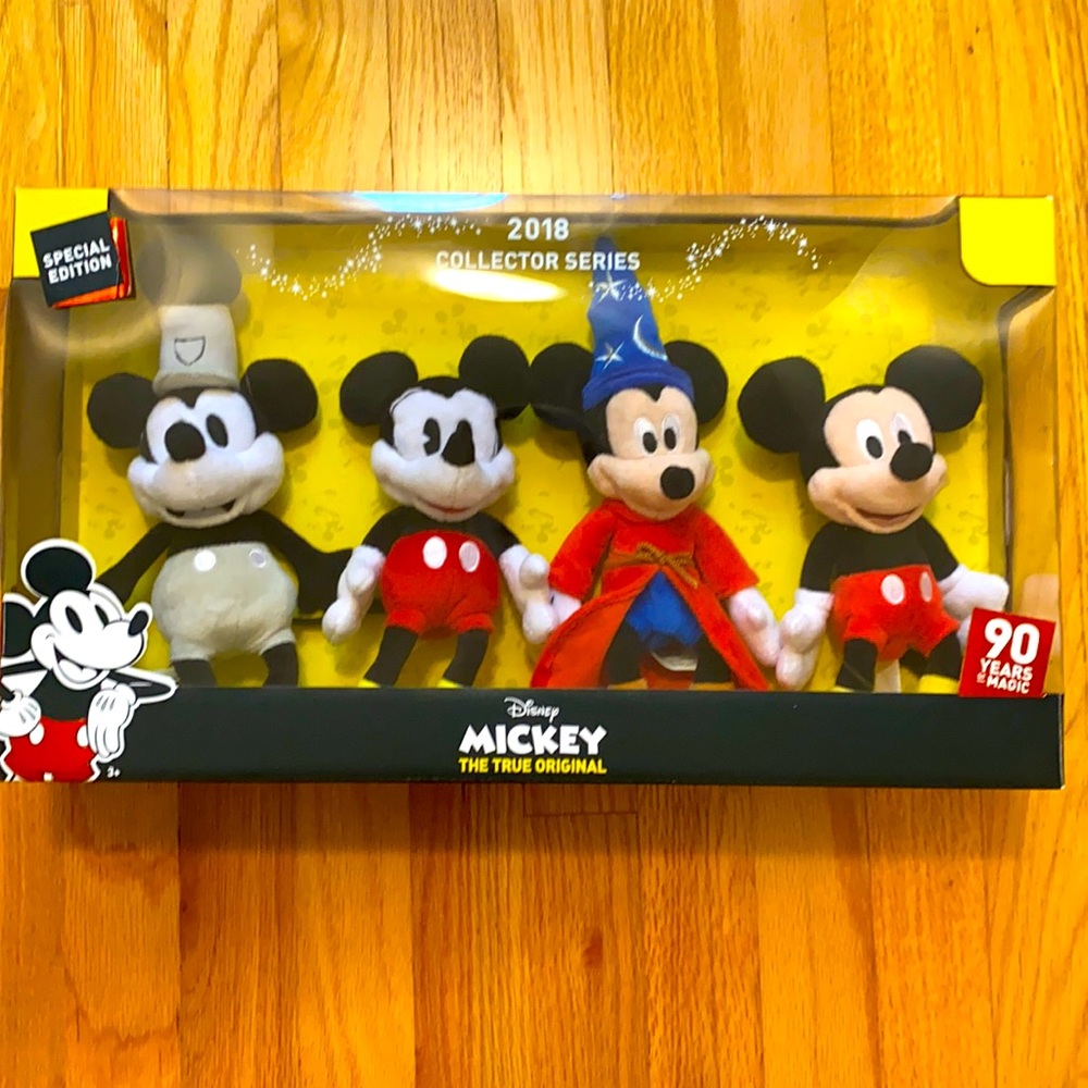 🔥NWT🔥 Mickey Mouse plush 90th anniversary